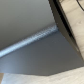 Samsung Subwoofer'da Kendiliğinden Kabaran Köşeler