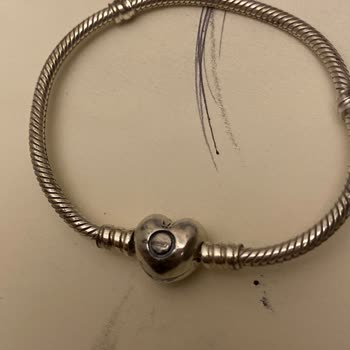 Pandora Bilekliğinde Beklenmedik Kararmalar
