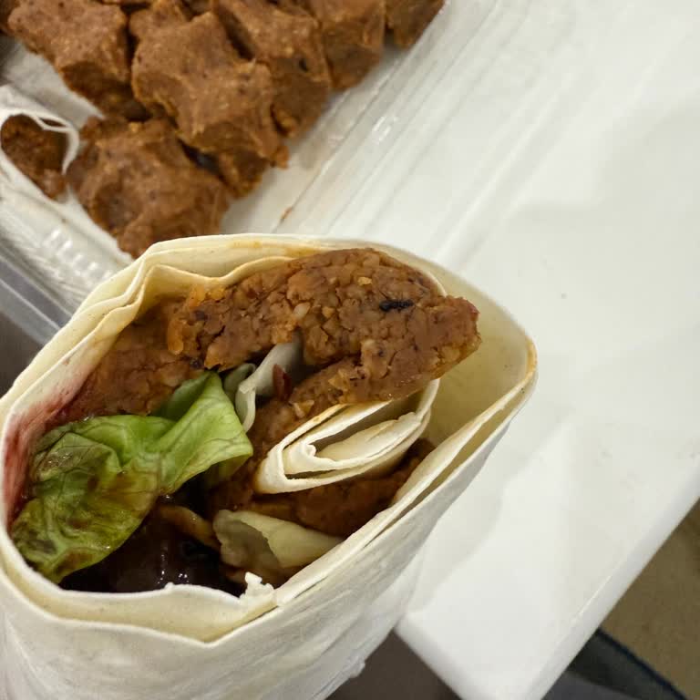 Adıyaman Çiğköftecisi Derviş Yaşar İçinden Böcek Çıktı