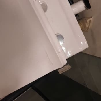 Dura Petra Asma Klozet Oturunca Kırıldı!