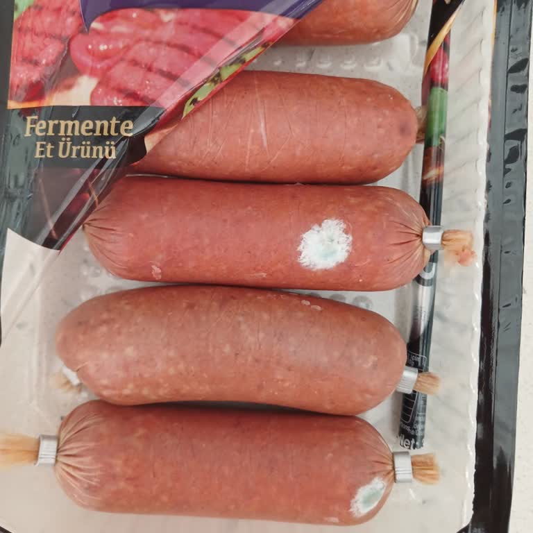 BİM'den Alınan Küflü Sucuk Ve Çözüm Bulunamaması