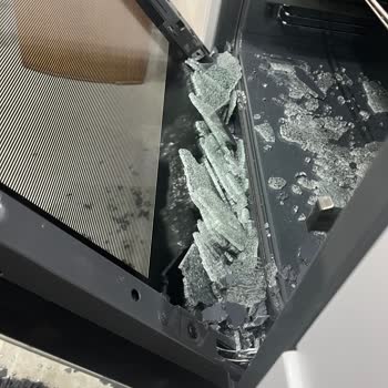 Garanti Kapsamındaki Fırının Camı Patladı, Destek Bekleniyor