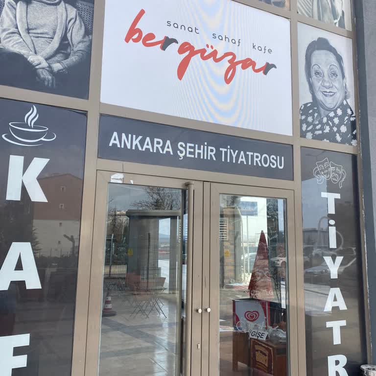 Tiyatroda İptal Şoku: Bilgilendirme Eksikliği