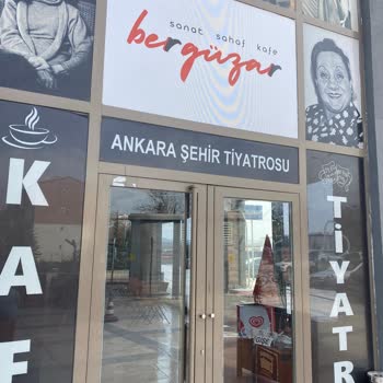 İptal Edilen Tiyatro Oyunu Ve Yetersiz İletişim