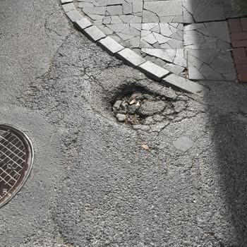 Nişantaşı'nda Bozuk Asfalt Sorunu