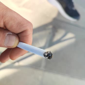 Parliament Sigaralarında Odun Sorunu Ve Kıyafet Yakma Tehlikesi