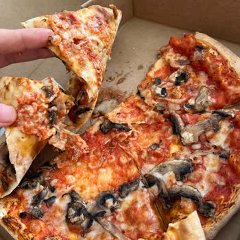 Sbarro'dan Salçalı Ekmek Gibi Pizza Ve Kötü Deneyim