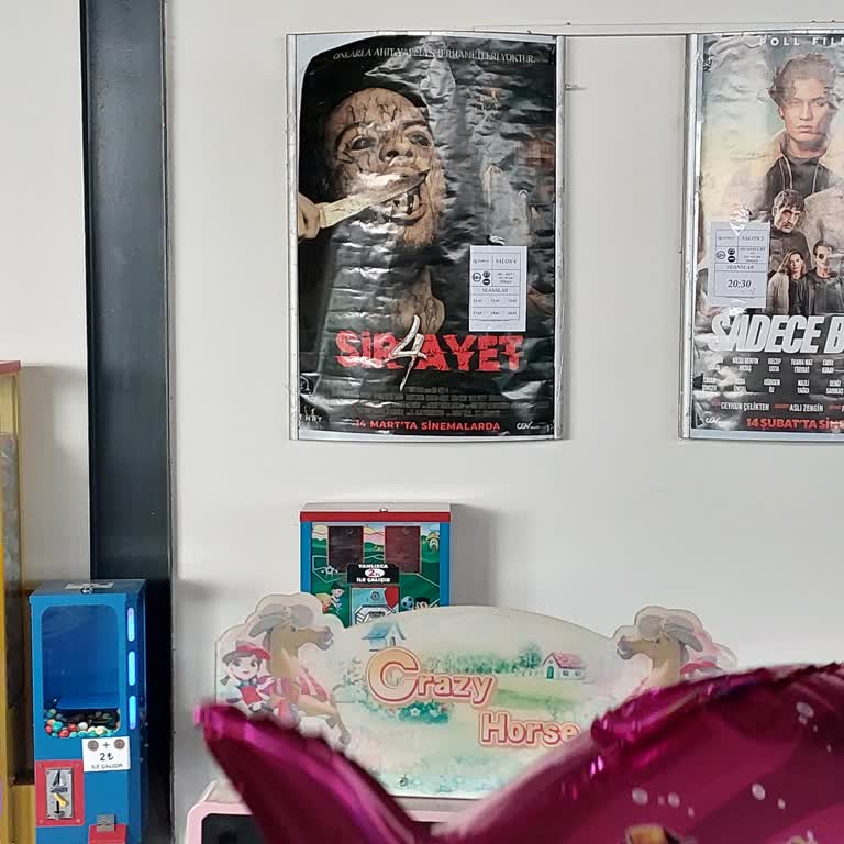 Novada Akhisar'da Şiddet İçeren Afiş Ve İlgisiz Yönetim