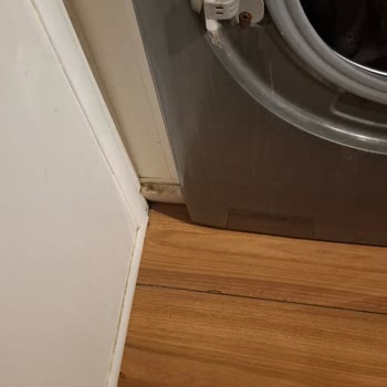 Hoover Çamaşır Makinesi Sorunu: Üçüncü Kez Kapak Kırılması