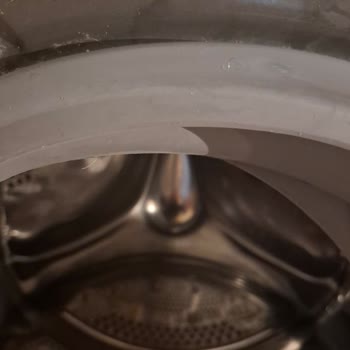 Hoover Çamaşır Makinesi Sorunu: Üçüncü Kez Kapak Kırılması