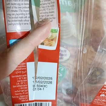 Tereyağlı Milföyde Şüpheli Neon Parçacıklar