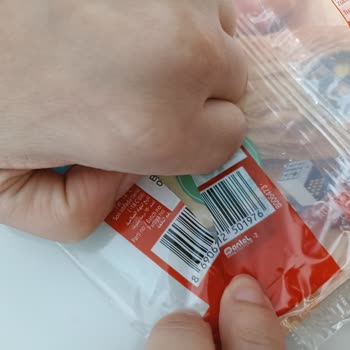 Tereyağlı Milföyde Şüpheli Neon Parçacıklar