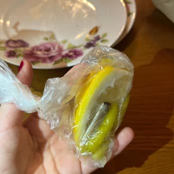 Turşu Poşetinde Sigara İzmariti Şoku