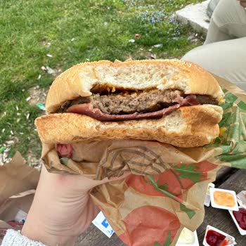 Beklentileri Karşılamayan Burger Deneyimi