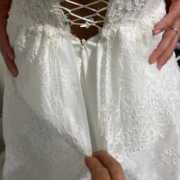Arya Sposa Mağazasında Hayal Kırıklığı: Gelinlik Teslimatında Sorunlar