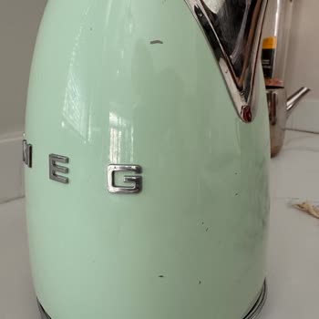 Smeg Kettle'ın İlk Kullanımda Soyulması