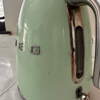 Smeg Kettle'ın İlk Kullanımda Soyulması