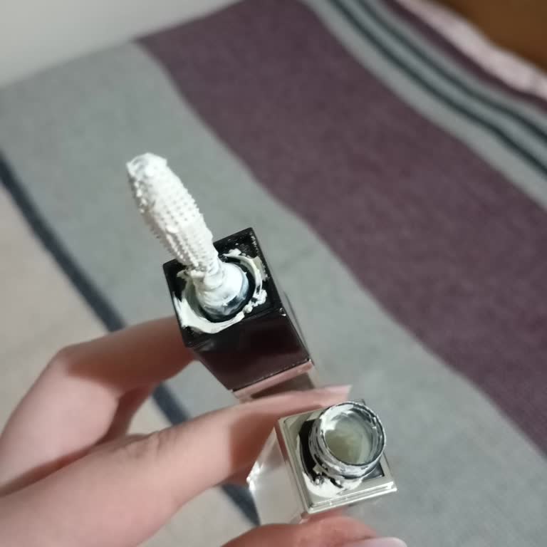 Eksik Parçalı Maskara Ve Yetersiz Müşteri Hizmeti