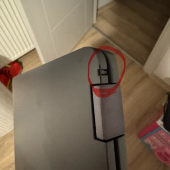 Lenovo Flex Modelinde Denge Sorunu: Kaybolan Plastik Takoz