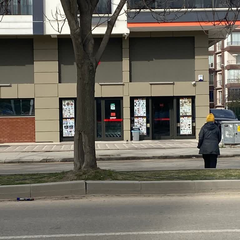 Açılmış Ürünler Ve Ters Tavırlı Personel