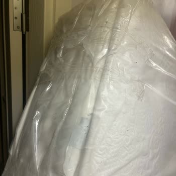 Kullanılmış Yatak Ve İlgisiz Müşteri Hizmetleri