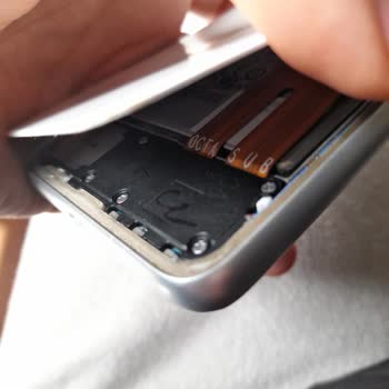 Media Markt'tan Alınan Telefonun Sıfır Olmadığı Şüphesi!