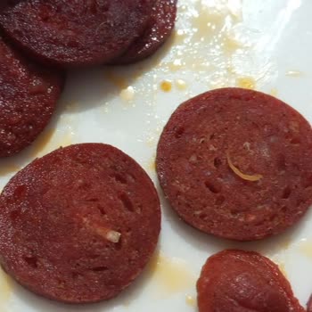 Namet Sucukta Sağlık Tehlikesi: Tırnak Parçası Şoku