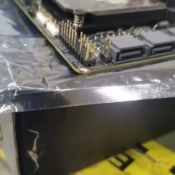 Placa dañada en proceso de envío por UPS, solicito compensación