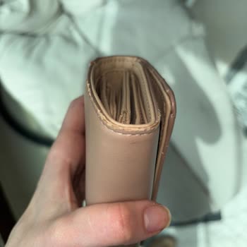 Guess Cüzdanımın Kenarları Soyuldu Ve İnceleme Olumsuz Sonuçlandı