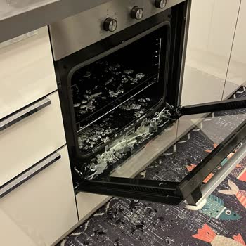 Franke Fırın Camı Kendiliğinden Patladı, Güvenlik Riski Oluşturdu