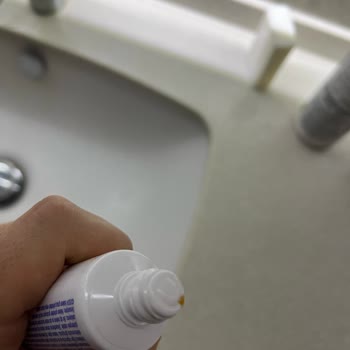 Sensodyne Diş Macununda Yabancı Madde Şoku