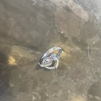 Swarovski Yüzüğümde Renk Değişimi Ve İlgisizlik