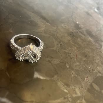 Swarovski Yüzüğümde Renk Değişimi Ve İlgisizlik