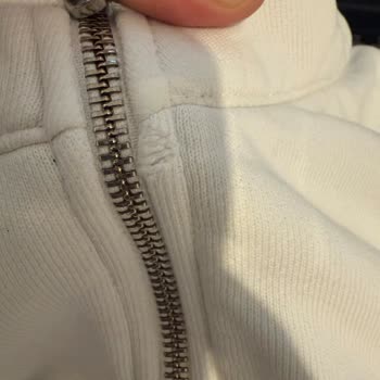 Lacoste Emaar İstanbul'dan Alınan Üründe Kalite Sorunu