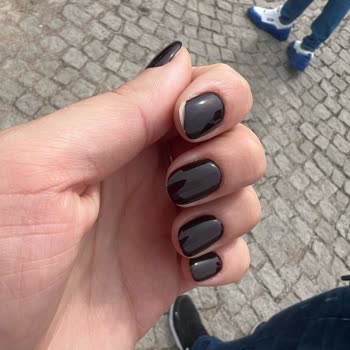 Kalıcı Oje Ve Kötü Hizmet Deneyimi