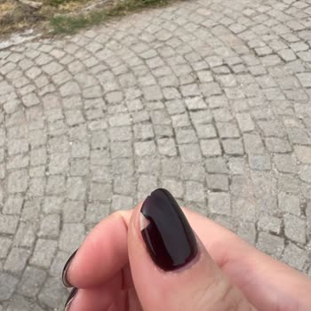 Kalıcı Oje Ve Kötü Hizmet Deneyimi