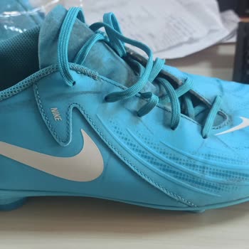 Nike Kramponun Tabanında Beklenmedik Kırılma Sorunu