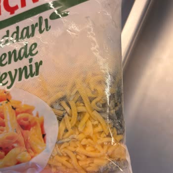 Son Kullanma Tarihi Geçmemiş Peynir Küf İçinde