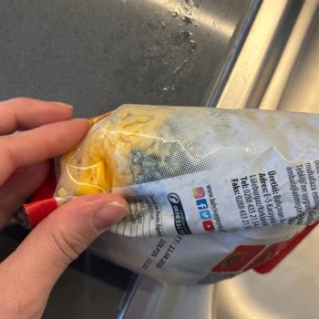 Son Kullanma Tarihi Geçmemiş Peynir Küf İçinde