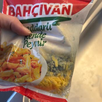 Son Kullanma Tarihi Geçmemiş Peynir Küf İçinde