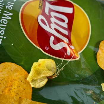 Lays Cipsinde Soyulmamış Patates Ve Kararmış Dilimler