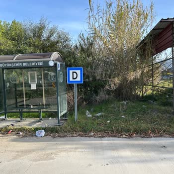 Turistik Bölgede Temizlik Sorunu: Duraklar Ve Taksi Durağı Çöplük Halinde