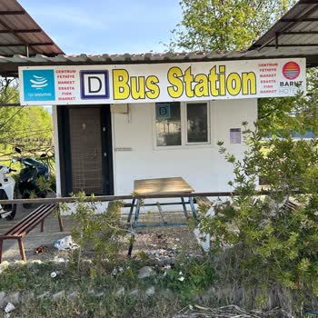 Turistik Bölgede Temizlik Sorunu: Duraklar Ve Taksi Durağı Çöplük Halinde