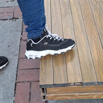 Skechers Ayakkabıda 1 Yıl Dolmadan Açılma Sorunu
