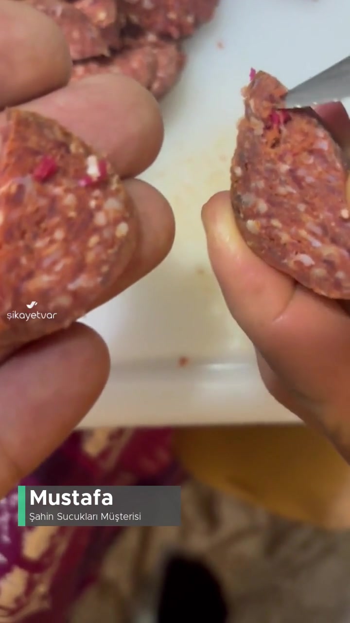 Şahin Sucuklarından Plastik Poşet Çıkıyor! videonun kapak resmi