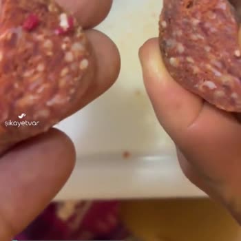 Şahin Sucuklarından Plastik Poşet Çıkıyor!