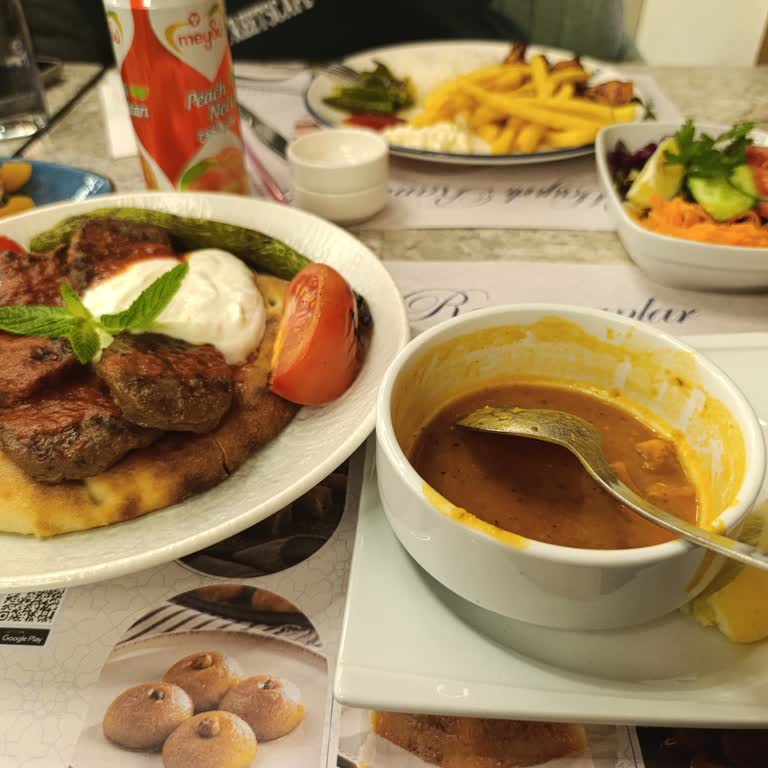 İftar Servisinde Özensizlik Ve Kırık Tabak Sorunu