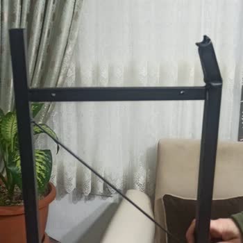 Kitaplık Demirleri Ve Ayakları Hasarlı Geldi