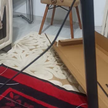 Kitaplık Demirleri Ve Ayakları Hasarlı Geldi