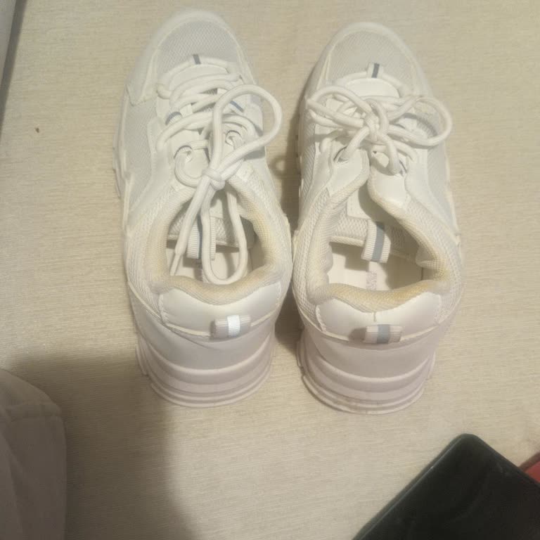 Deichmann Ayakkabısının Tabanı Çıktı, Fişsiz Yardım Bekliyorum